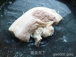 芹香回锅肉的做法步骤：3