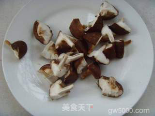 鲜香嫩滑---香菇毛豆油面筋的做法步骤：1