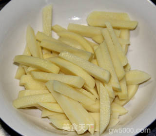 过油肉土豆条的做法步骤：4