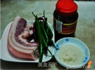 美味解谗又肥而不腻的回锅肉（米酒的妙用）的做法步骤：1