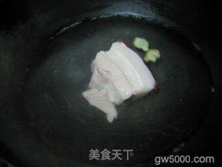 萝卜干炒的——回锅肉的做法步骤：1