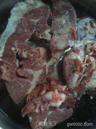 牛肉泡馍的做法步骤：1