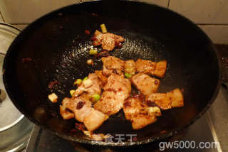 回锅肉的做法步骤：7