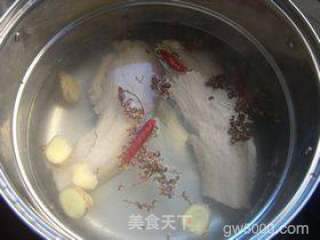 豉香回锅肉的做法步骤：1