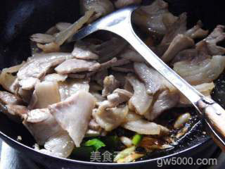 豆豉尖椒回锅肉的做法步骤：9