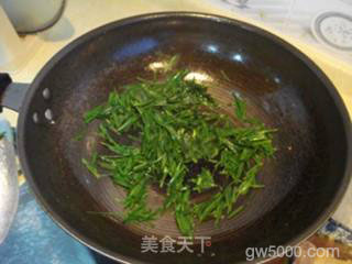 韭菜鸡蛋炒猫耳朵的做法步骤：12