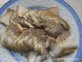春笋回锅肉的做法步骤：2