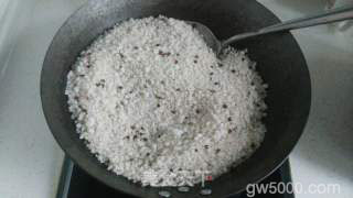 【坤博砂锅蜜汁盐焗鸡】的做法步骤：3