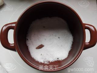 坤博砂锅荷香盐焗鸡的做法步骤：9
