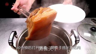 入口即化，肥而不腻的【梅菜扣肉】怎样做的做法步骤：1