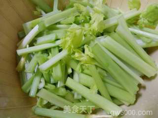 芹菜肉片烩客家煎豆腐的做法步骤：5