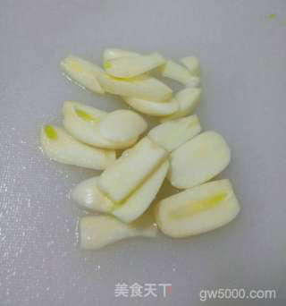 芹菜肉片烩客家煎豆腐的做法步骤：1