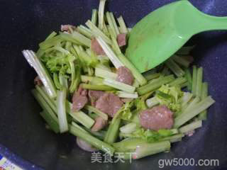 芹菜肉片烩客家煎豆腐的做法步骤：9
