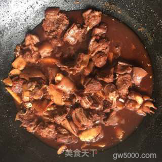 客家香料焖狗肉的做法步骤：4