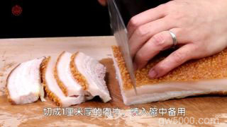 入口即化，肥而不腻的【梅菜扣肉】怎样做的做法步骤：2