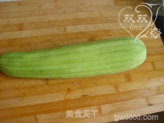 嗜肉族美女不容错过的美容美白菜——酿丝瓜的做法步骤：1