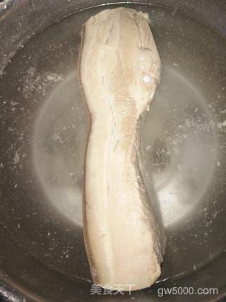 梅菜扣肉的做法步骤：2