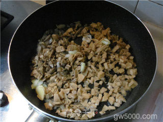 梅菜芯扣肉的做法步骤：7