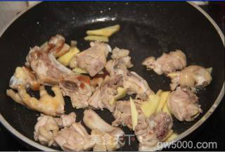 节后第一道菜--猪肚煲鸡的做法步骤：4