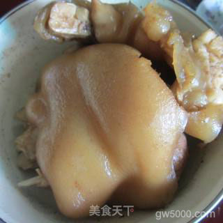 酱香猪蹄沾酱吃-------味道就是不一样-------客家菜的做法步骤：5