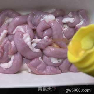 八刀汤的做法步骤：2