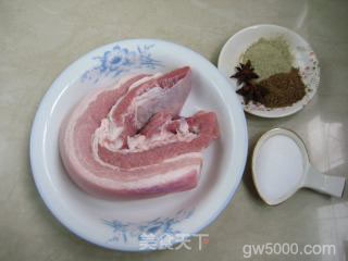 用最古老的方法烹饪猪肉—客家咸猪肉的做法步骤：1