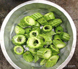 酿苦瓜油豆腐的做法步骤：4