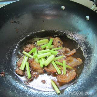 客家菜---香菜鱼香五花肉的做法步骤：6