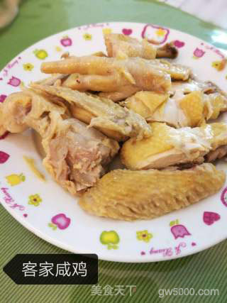 客家咸鸡的做法步骤：3