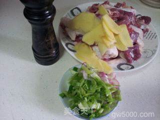 三杯鸭的做法步骤：2