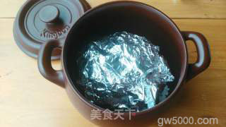 【坤博砂锅蜜汁盐焗鸡】的做法步骤：5