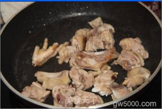 节后第一道菜--猪肚煲鸡的做法步骤：3