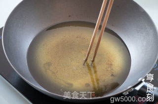 【让王源落泪的美食】拔丝地瓜的做法步骤：3