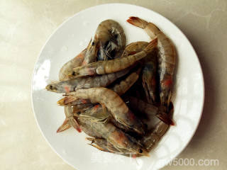 油焖大虾----宴客必备的做法步骤：1