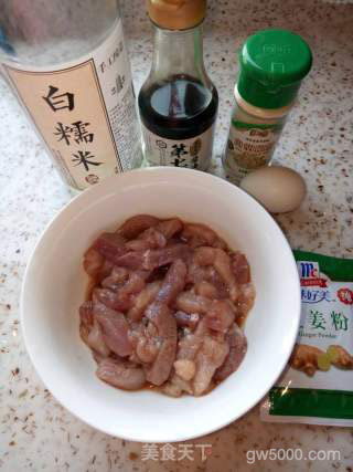 糖醋里脊的做法步骤：1