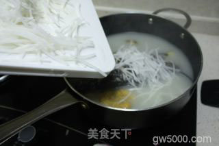 萝卜丝鲫鱼汤的做法步骤：6