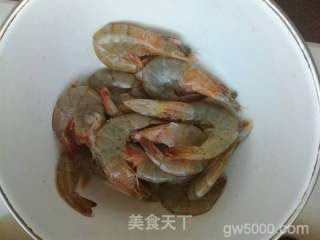 油焖大虾的做法步骤：1