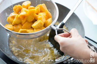 【让王源落泪的美食】拔丝地瓜的做法步骤：5