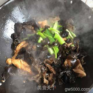 黑木耳青椒鸡柳的做法步骤：5