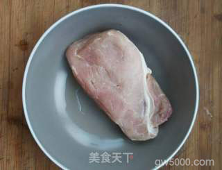 糖醋里脊的做法步骤：1