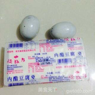 皮蛋豆腐的做法步骤：1