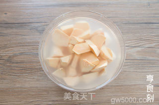 【让王源落泪的美食】拔丝地瓜的做法步骤：2