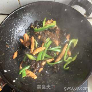 黑木耳青椒鸡柳的做法步骤：6
