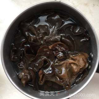 黑木耳青椒鸡柳的做法步骤：1