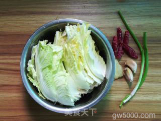 醋溜白菜的做法步骤：1