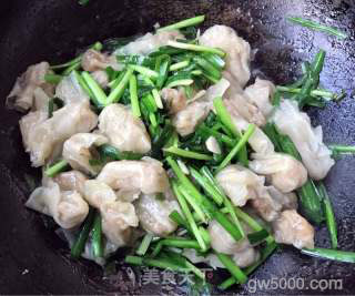 韭菜炒肉燕的做法步骤：7