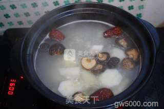 香菇山药排骨养生汤的做法步骤：10