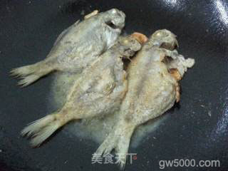 【闽南】香煎肉鲳鱼的做法步骤：4