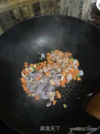 炒海鲜味地瓜粉的做法步骤：3