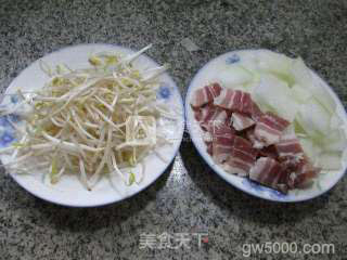 咸肉绿豆芽冬瓜汤 的做法步骤：1